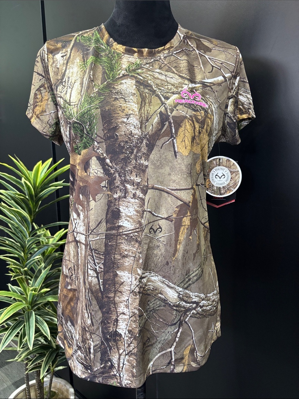 Realtree Xtra Performance,moisture wicking,logo chest,neck tape,ightweight,camo